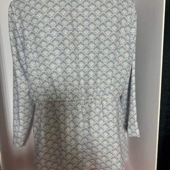J Jill Ladie's Fitted Blouse Wearever Collection Size Small V Neck - Picture 2 of 5